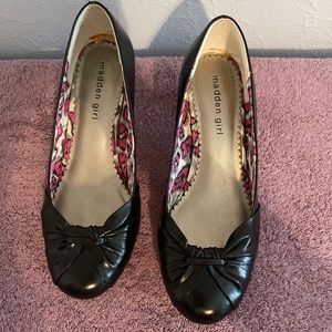 Women’s size 6 Madden Girl “Jaddie” low kitten heels.